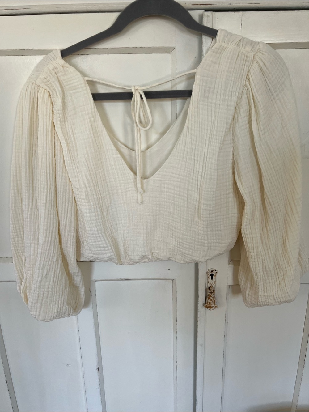 LUSH Ivory Gauze Tie-Back Bubble Sleeve /Hem Crop Top (Size S)